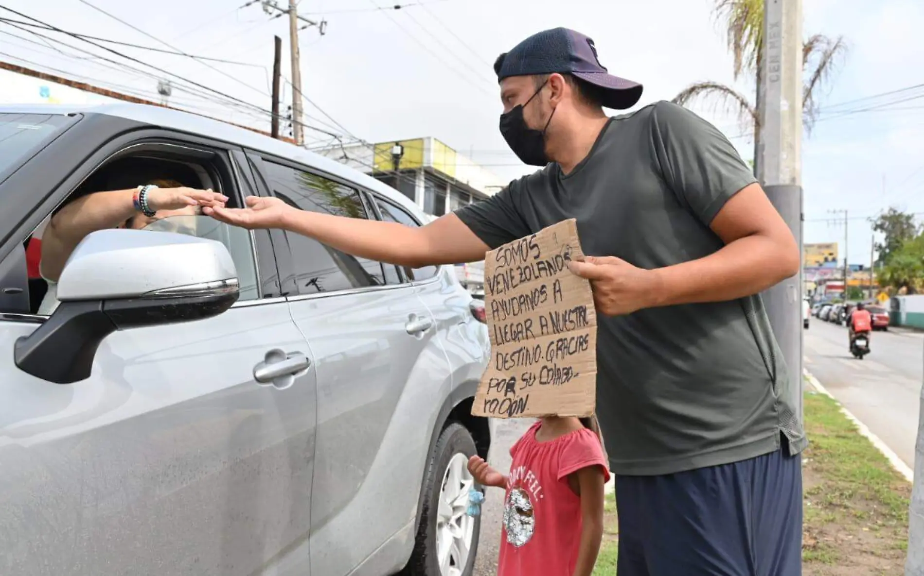 Migrantes que llegan a Tampico piden appyo para cruzar a EU 